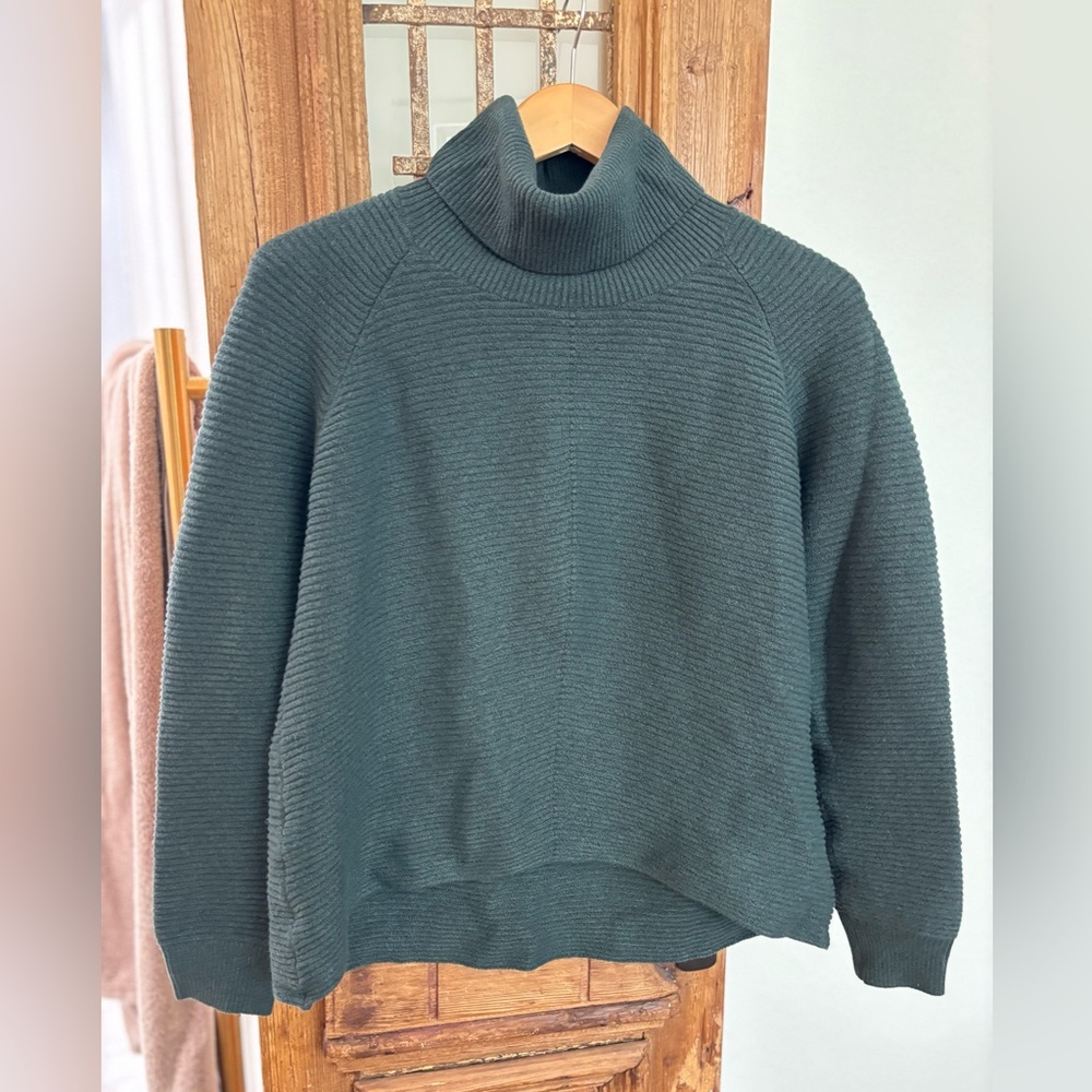 Kuhl turtleneck sweater